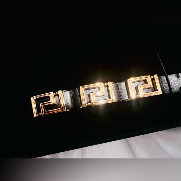 Versace Greca-Charm Black & Gold Detailed Buckle Adjustable Leather Bracelet - Picture 11 of 13